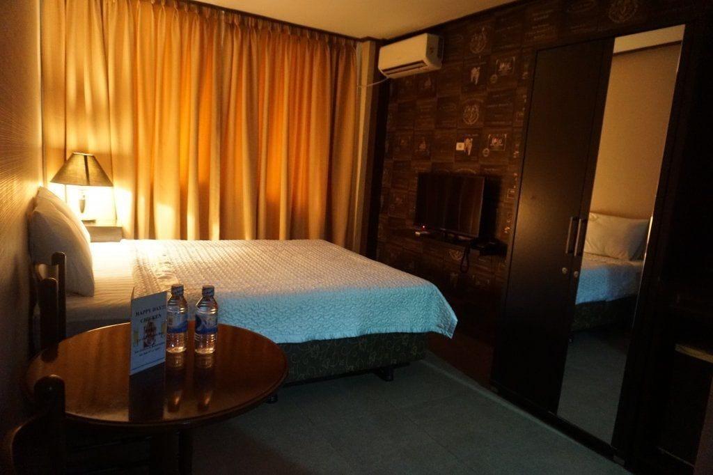 The Shila Philla Hotel Makati City Exterior foto