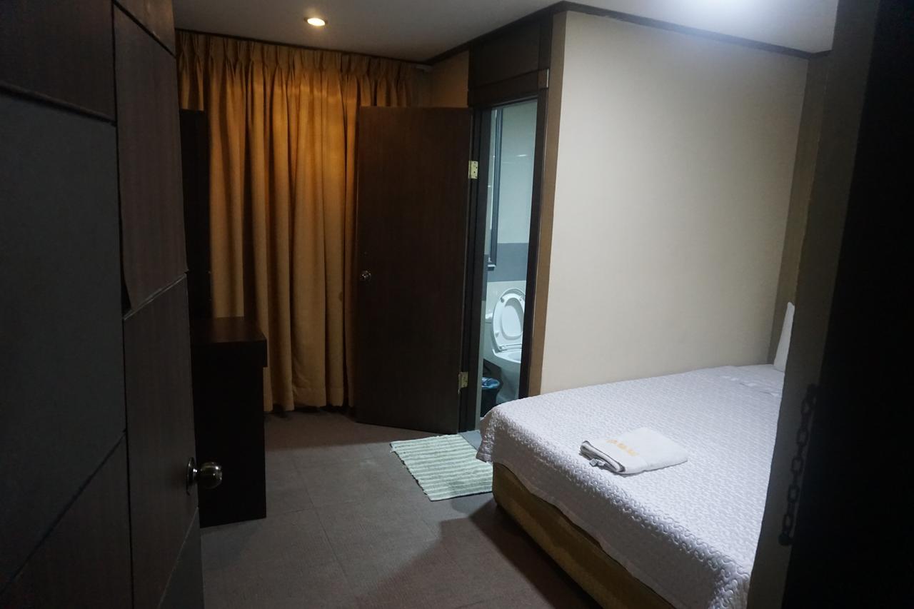 The Shila Philla Hotel Makati City Exterior foto