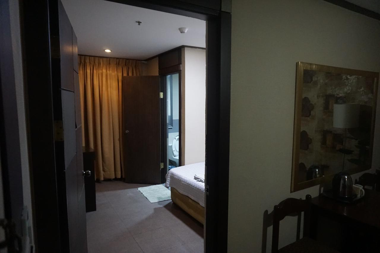 The Shila Philla Hotel Makati City Exterior foto