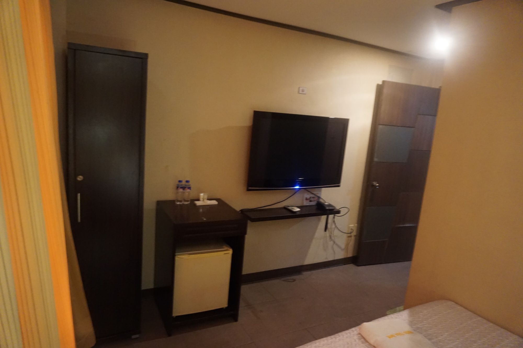 The Shila Philla Hotel Makati City Exterior foto